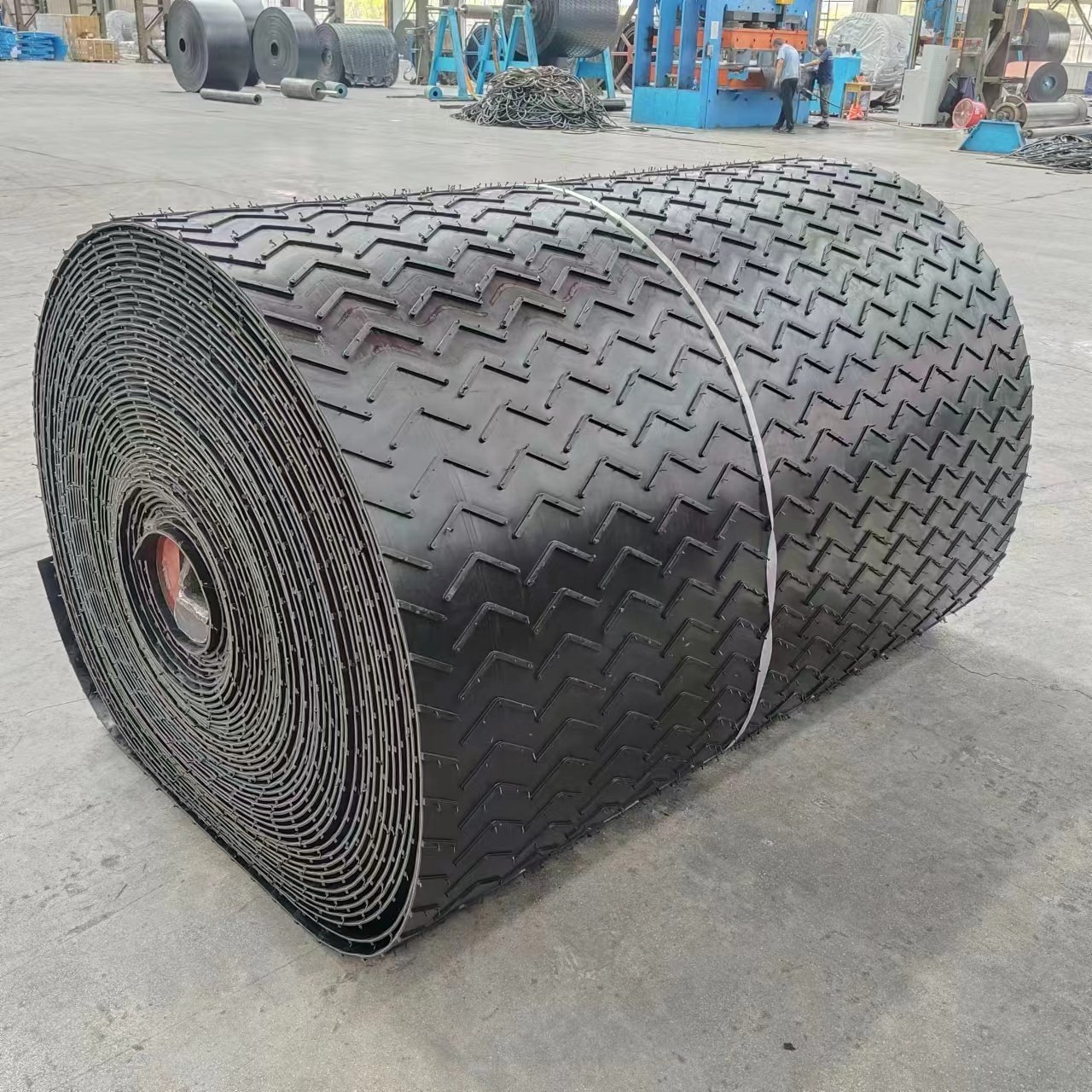 Nylon Conveyor Belt Muti-V-Pattern EP Rubber Belt Conveyor Wear Resistant for Machine Cheap Conveyor Chain in China