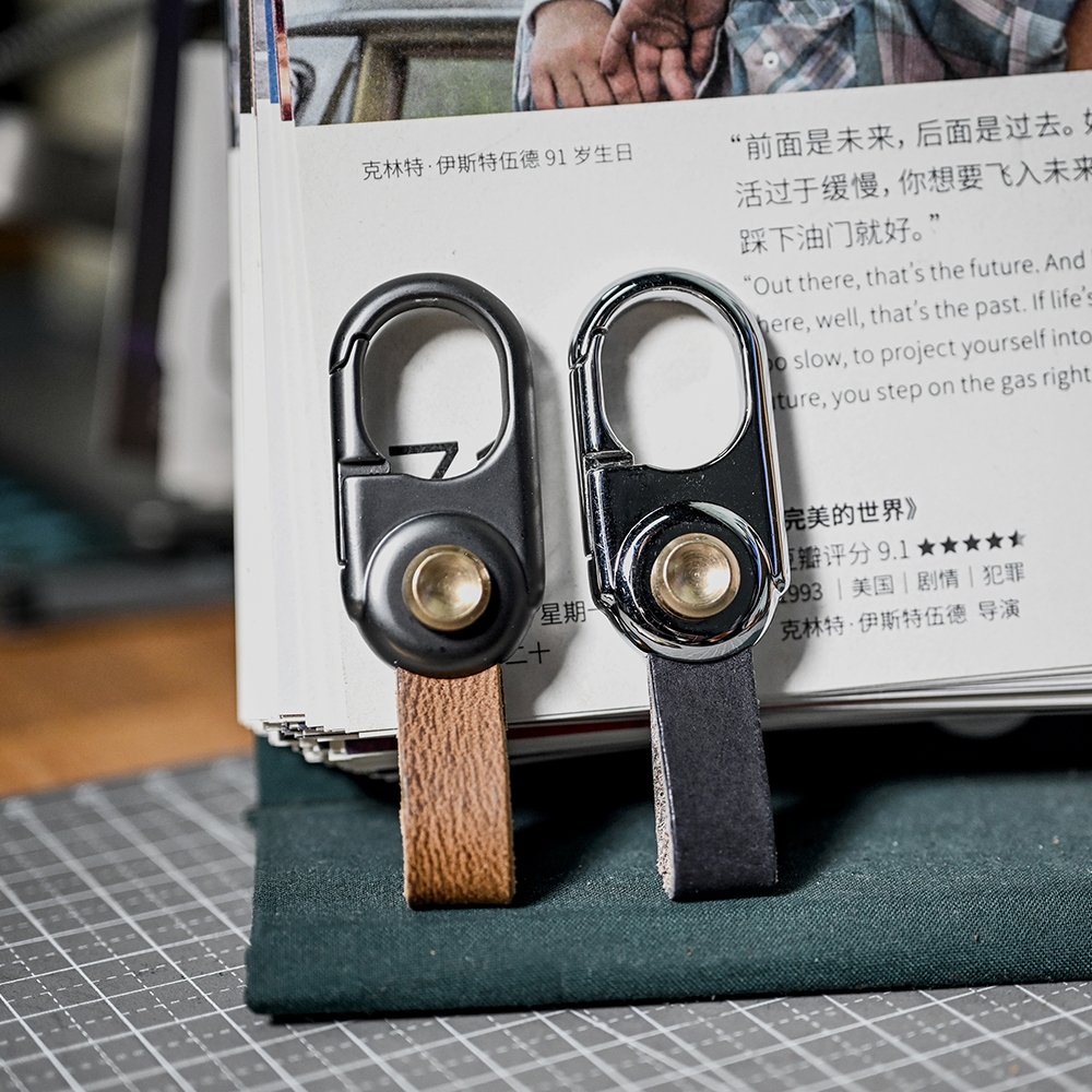2024 New Metal Keychain Cowhide Leather Car Key Chain Fob with Brass Screws Punk Retro Style Car Decoration Accessories