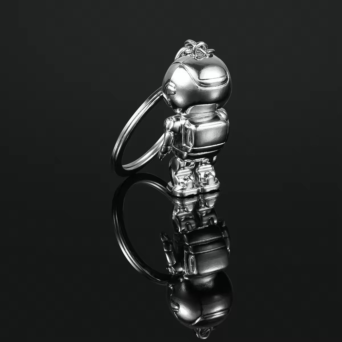 New Fashion 3D Astronaut Keychain Space Robot Spaceman Keychain Keyring Alloy Gift for Man Friend Creative Car Keychain Pendant