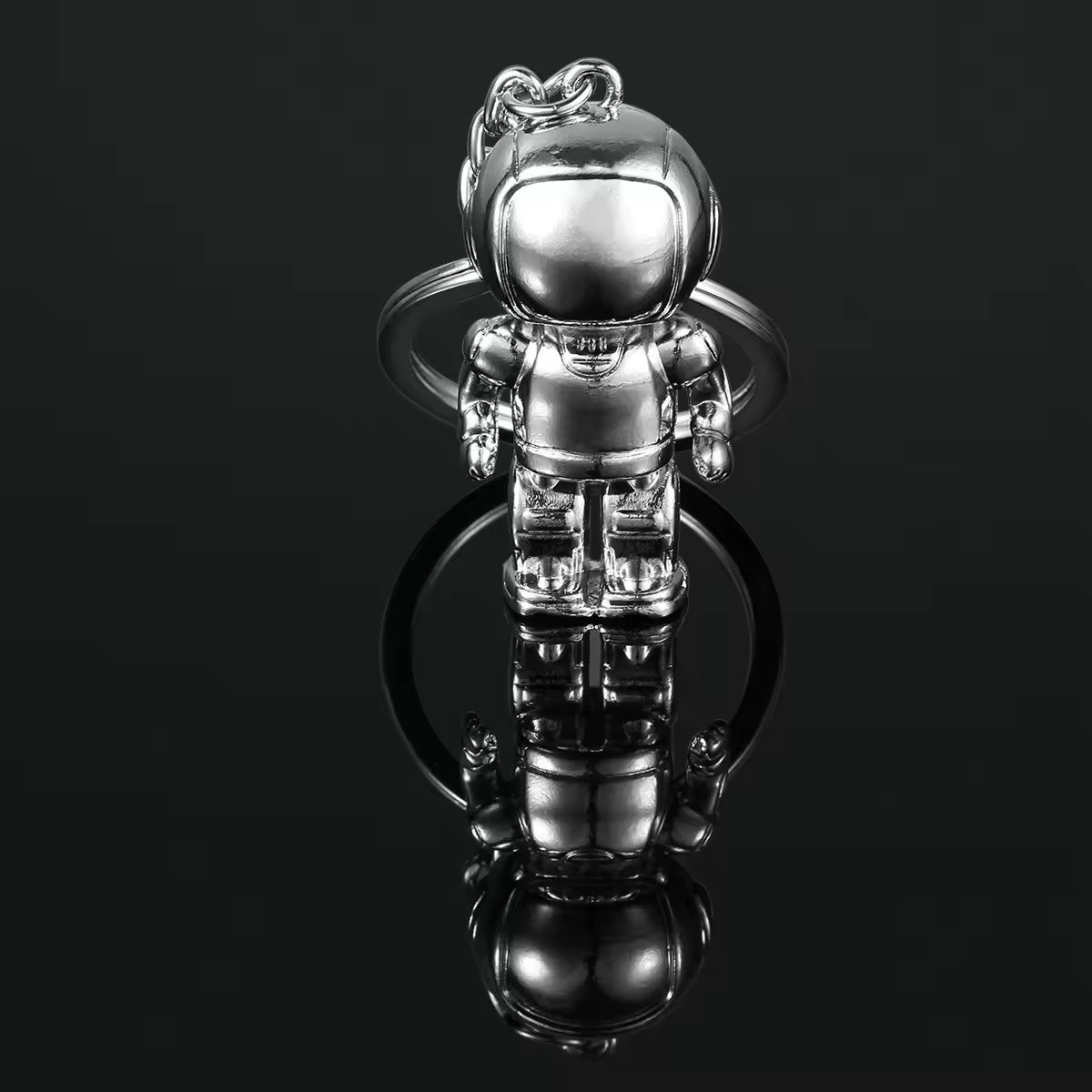 New Fashion 3D Astronaut Keychain Space Robot Spaceman Keychain Keyring Alloy Gift for Man Friend Creative Car Keychain Pendant