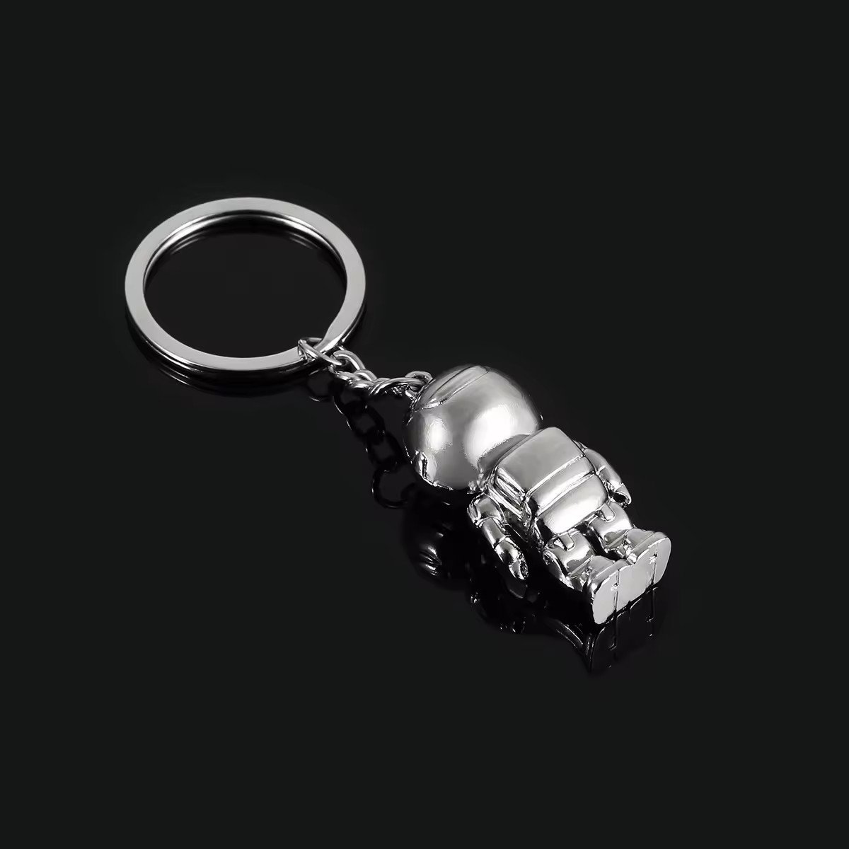 New Fashion 3D Astronaut Keychain Space Robot Spaceman Keychain Keyring Alloy Gift for Man Friend Creative Car Keychain Pendant