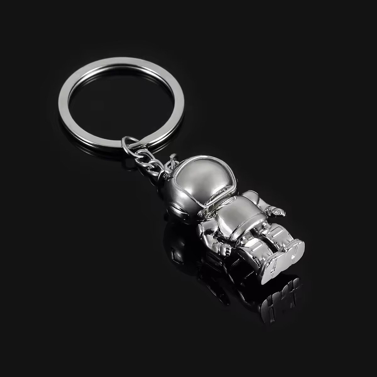 New Fashion 3D Astronaut Keychain Space Robot Spaceman Keychain Keyring Alloy Gift for Man Friend Creative Car Keychain Pendant