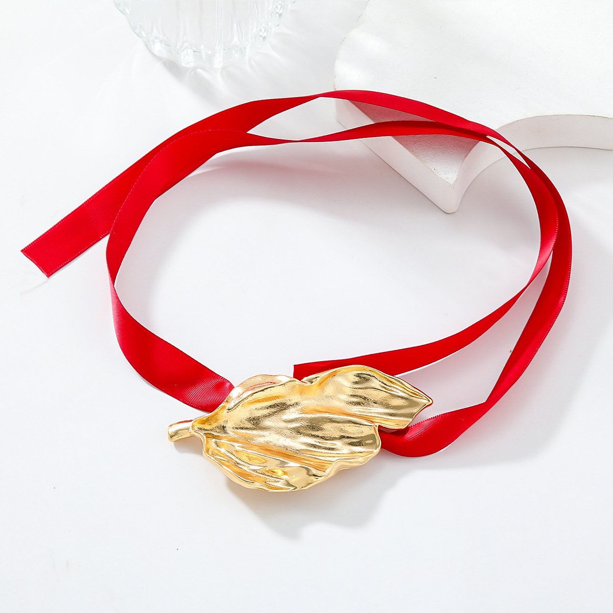 2024 Fashion Jewelry Wholesale 3D Zinc Alloy Metal Collar Leaves Necklace Fashionable Leaf Satin Belt Choker Choker Necklaces