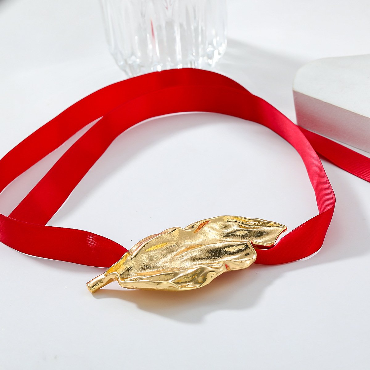 2024 Fashion Jewelry Wholesale 3D Zinc Alloy Metal Collar Leaves Necklace Fashionable Leaf Satin Belt Choker Choker Necklaces