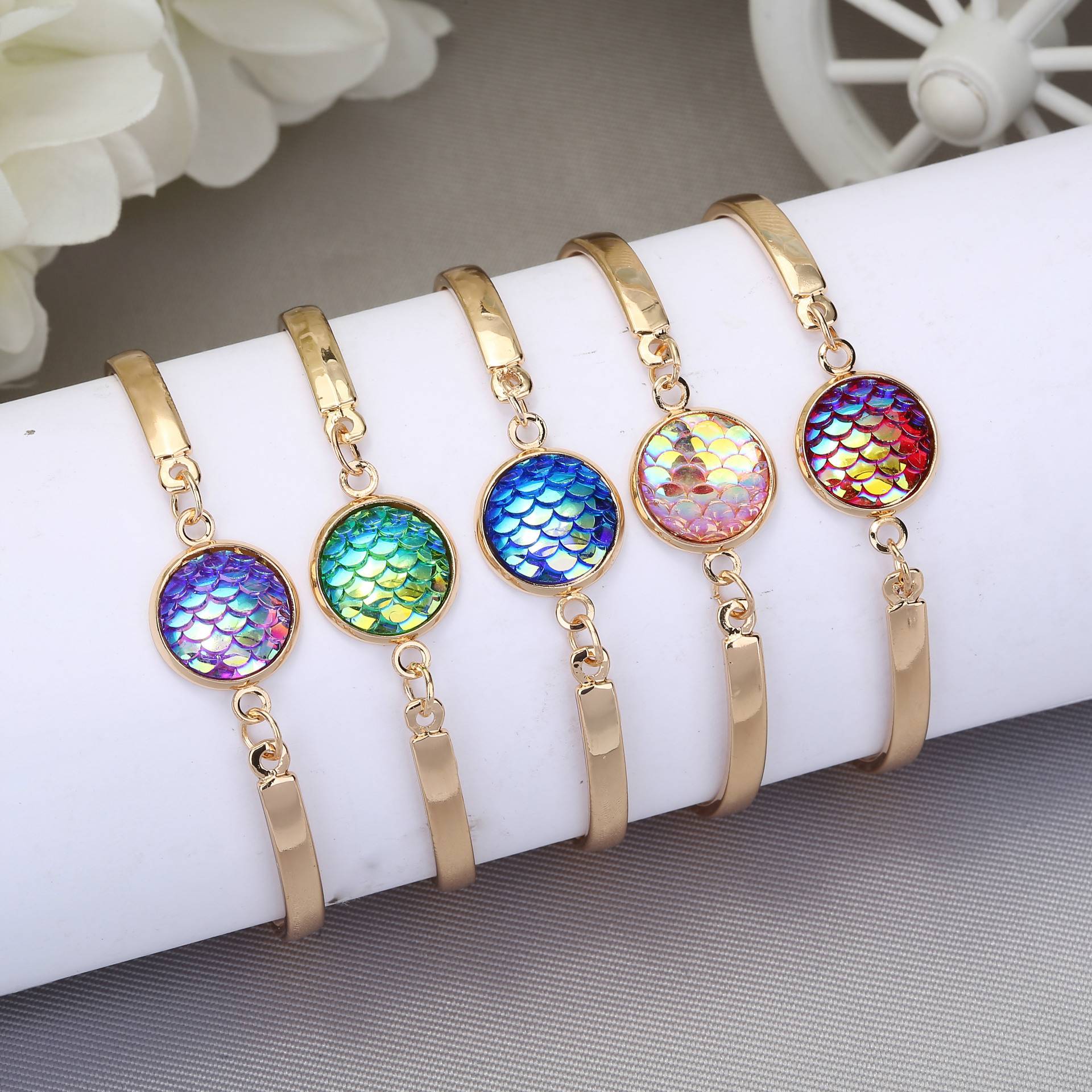 European and American hot -selling fashion mermaid bracelet multi -color fish scales love bracelet manufacturers direct selling jewelry