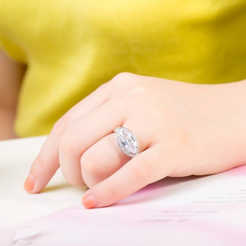 Young Amazon Creative European and American Fashion Punk Plated Plated Plazing Horse Eye Drilling Ring Wedding Wedding Ring