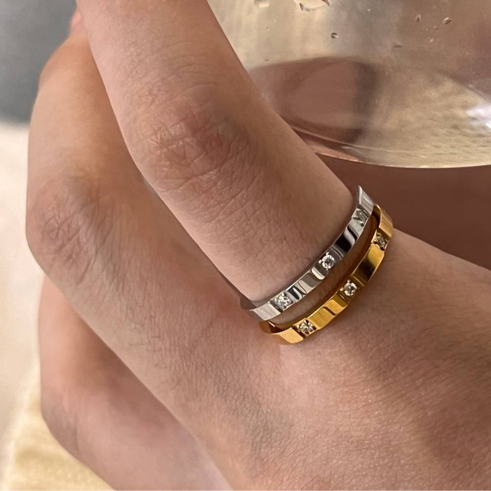 Can be washed high -level!French light luxury custom micro -inlaid vermiculite ring European and American retro style combination stack wearing ring women