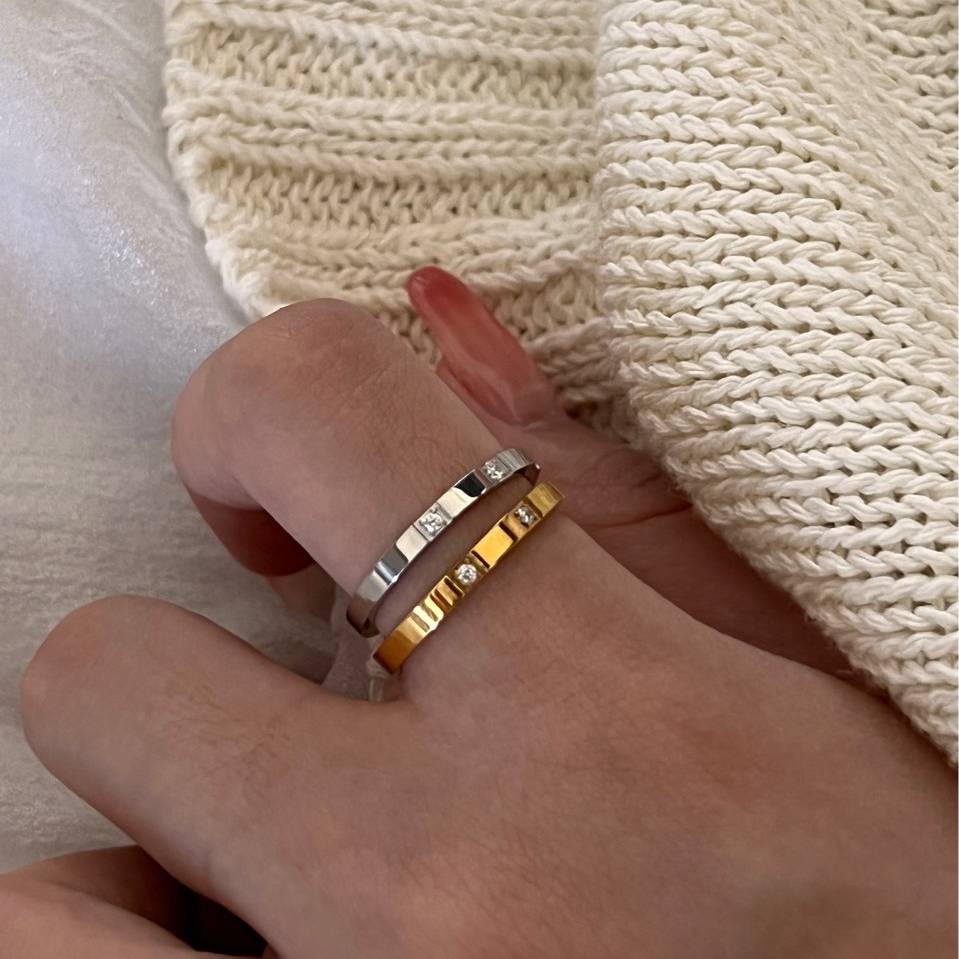 Can be washed high -level!French light luxury custom micro -inlaid vermiculite ring European and American retro style combination stack wearing ring women
