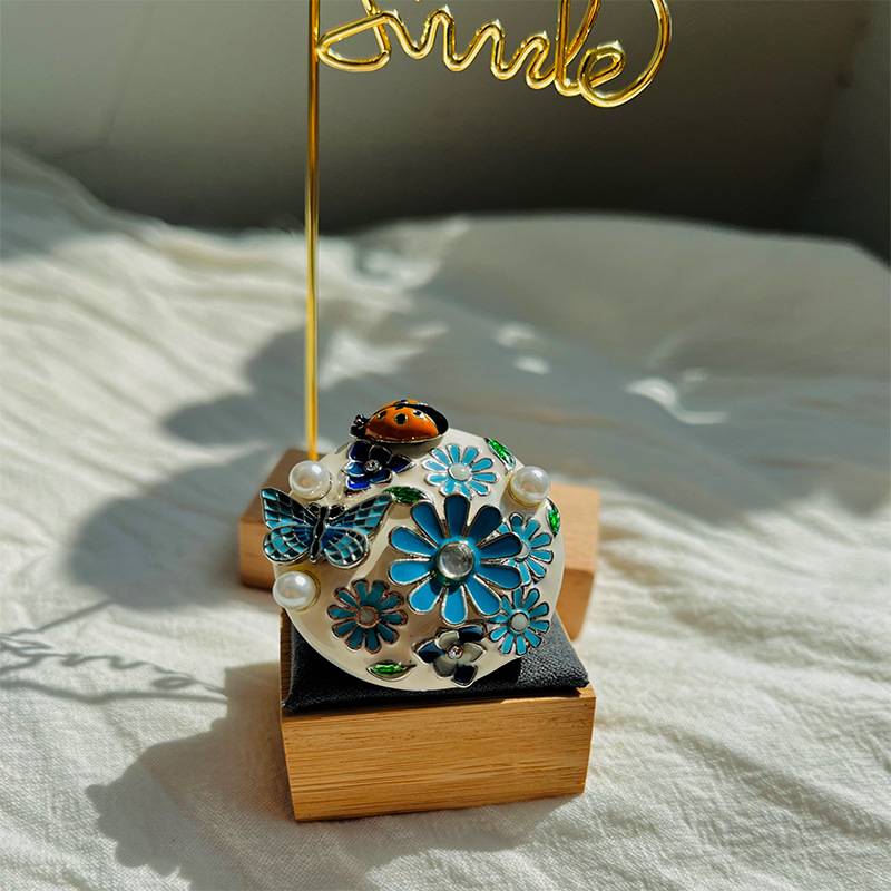 Retro elastic rope ring white drip glaze butterfly flowers niche Qingdao middle -aged ear decoration European and American cute