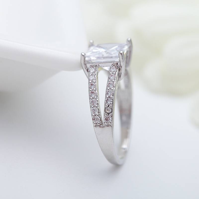 925 Silver Platinum 18K Mossian Stone Ring Explosion Flash Ring Fashion Korean Design Sensory Niche Skin Tripper