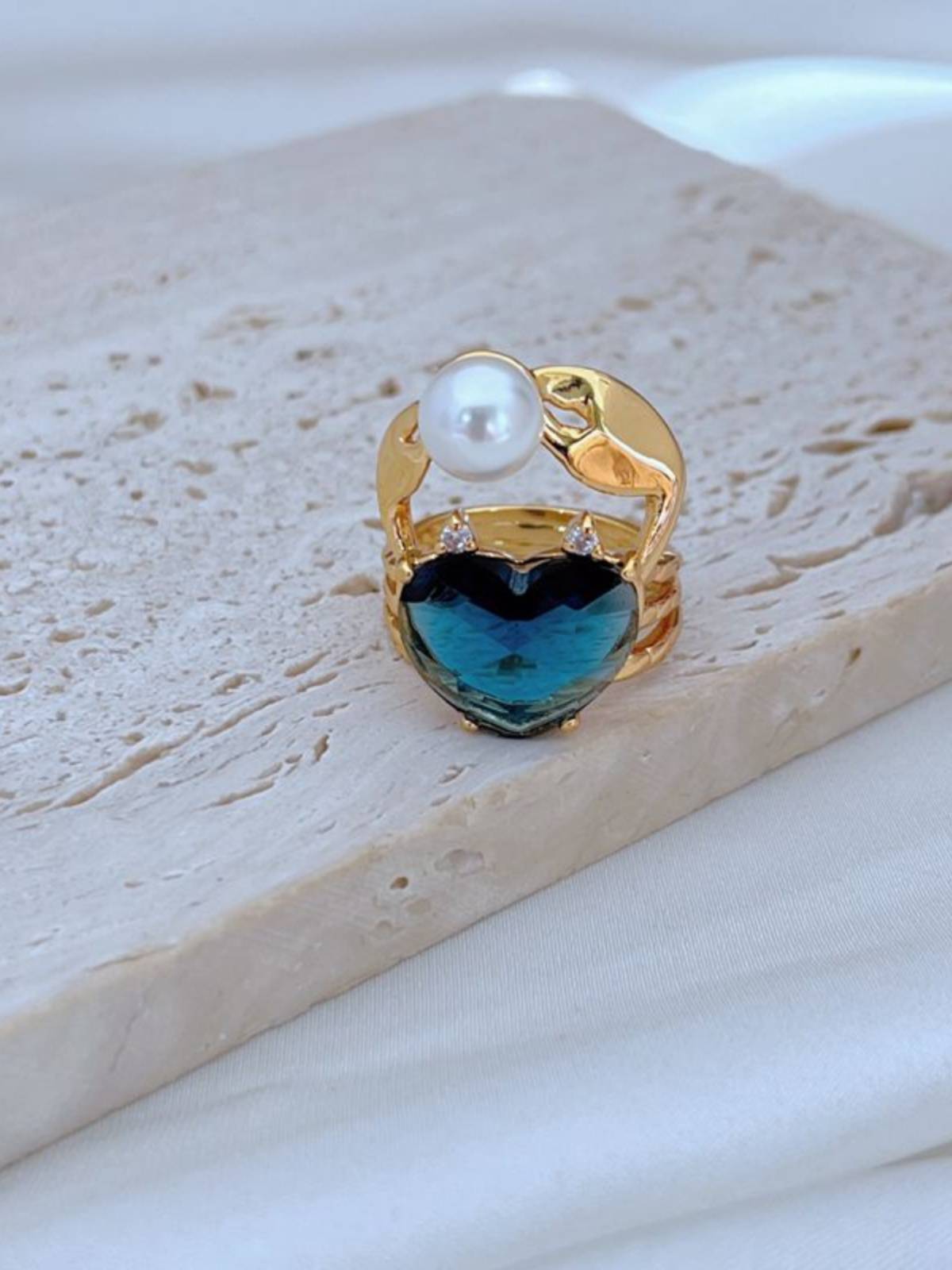 Summer fashion light luxury, diligent, cute, sweet, blue heart -shaped rhinestone inlaid metal crab ring