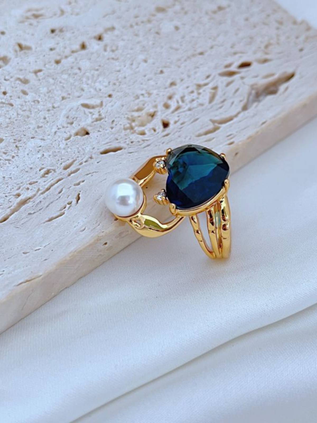 Summer fashion light luxury, diligent, cute, sweet, blue heart -shaped rhinestone inlaid metal crab ring