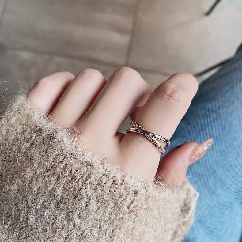Ole Counter Clear Clear from the cabinet to pick up 18K cross -inlaid ring rose golden female lottery accessories to give gifts