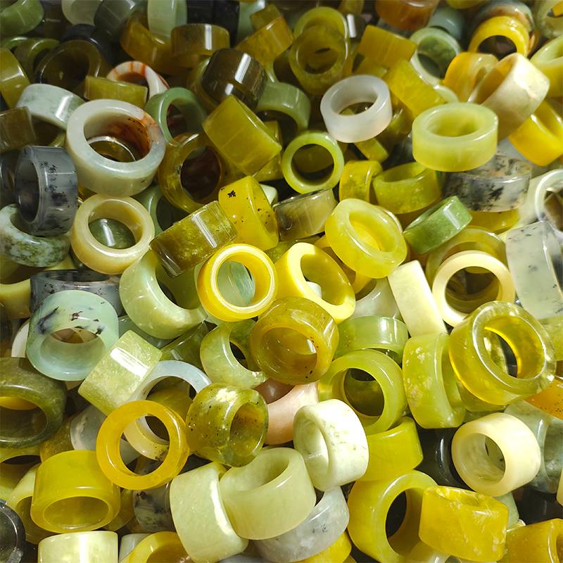 New Chinese -style national style with natural jade small accessories women's finger ring ring ring caliber random diverse delivery