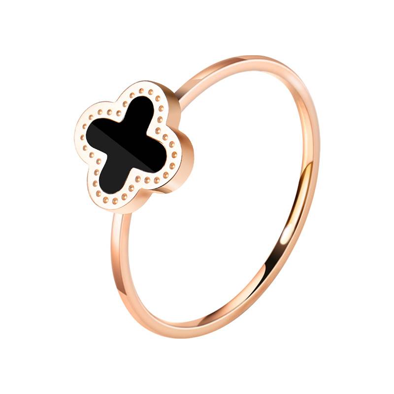 Light luxury four -leaf grass rings female forest with personalized Korean version of simple student ring titanium steel does not drop color temperament jewelry