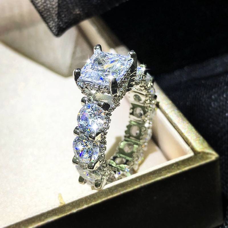 Speed -to -Store WISH new ring full drilling European and American best -selling gold -plated square vermiculite diamond ring women's wedding ring