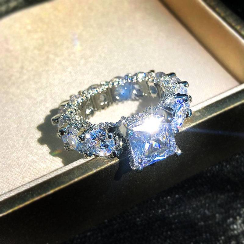 Speed -to -Store WISH new ring full drilling European and American best -selling gold -plated square vermiculite diamond ring women's wedding ring