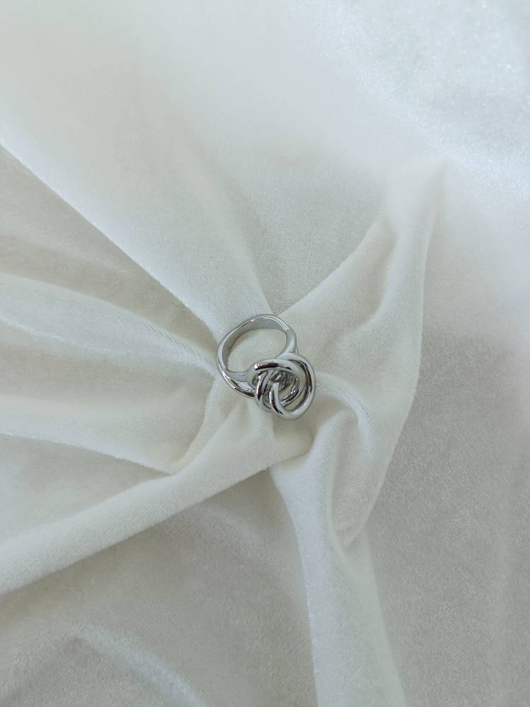Qingdao/Fashion Pop/Small Design/Exquisite Hollow Ring A13 Full 36 yuan