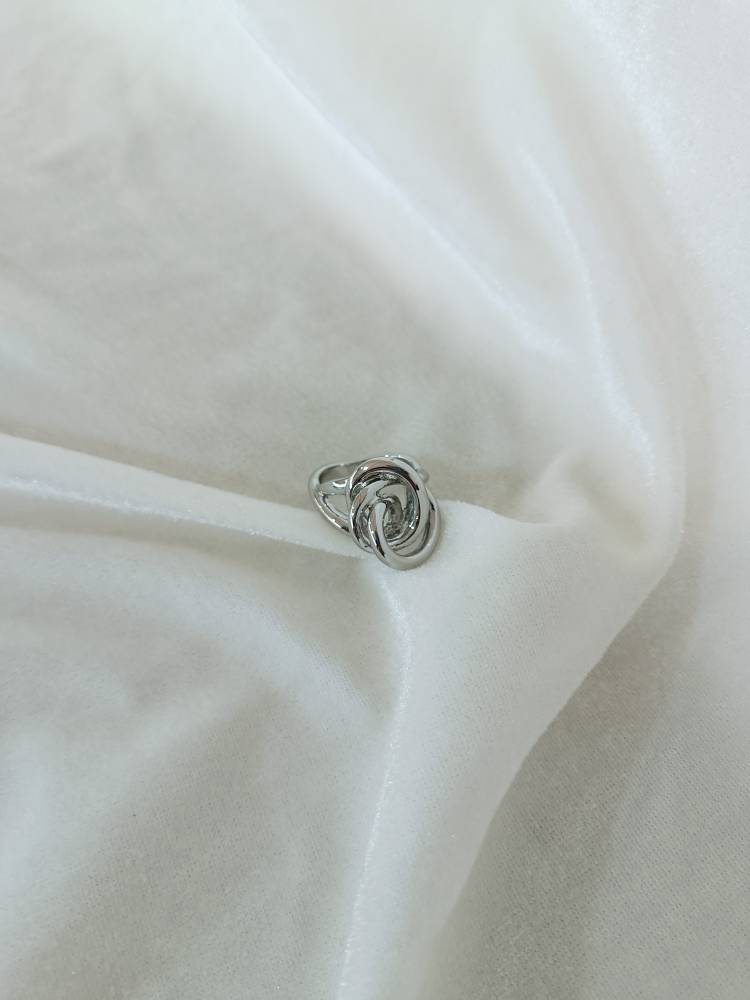 Qingdao/Fashion Pop/Small Design/Exquisite Hollow Ring A13 Full 36 yuan
