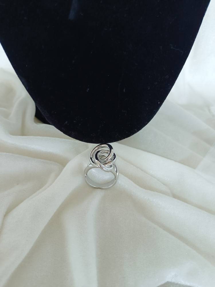 Qingdao/Fashion Pop/Small Design/Exquisite Hollow Ring A13 Full 36 yuan