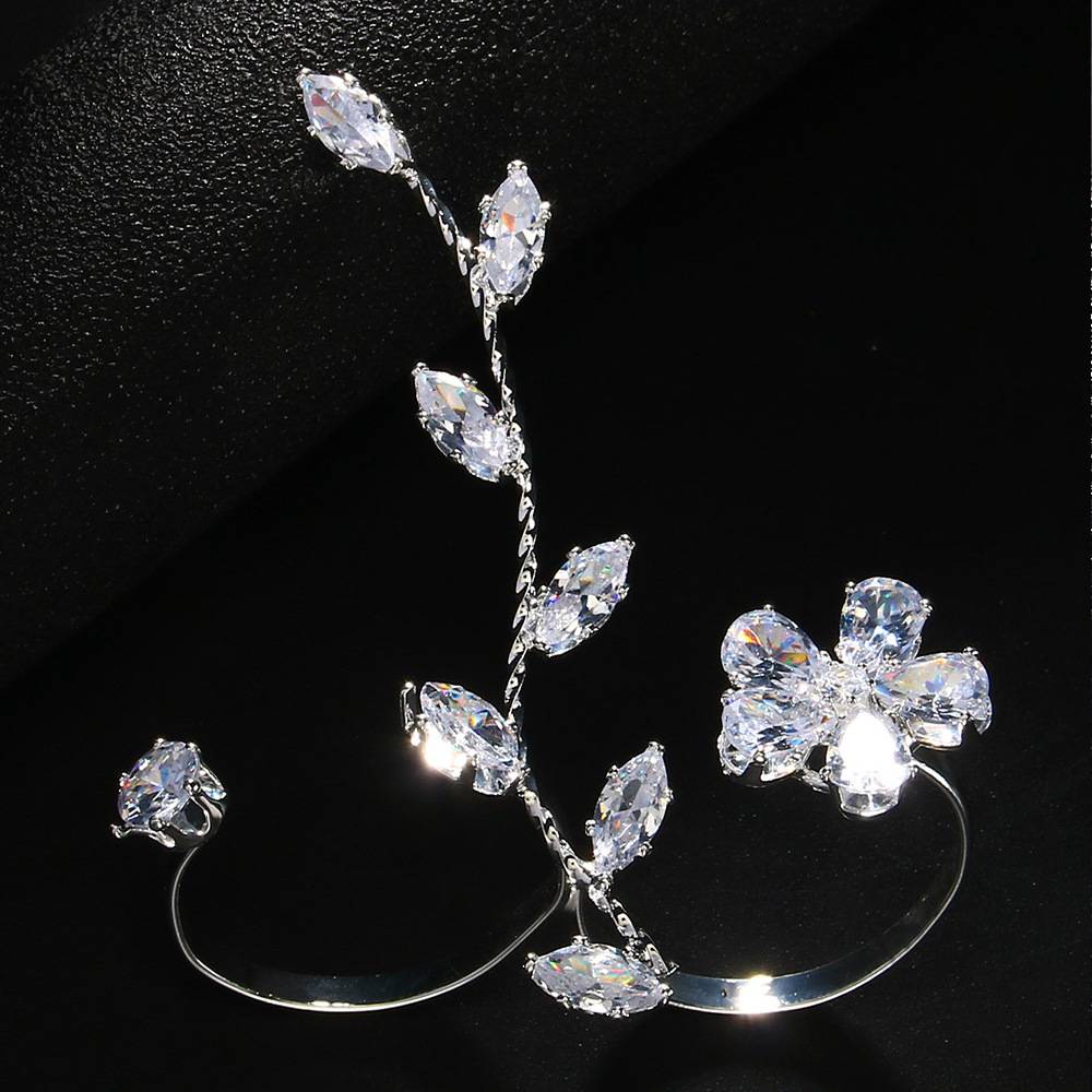 Cross -border new leaf ring Women's light luxury high -level sense ring open vermiculite hand ornaments RINGS
