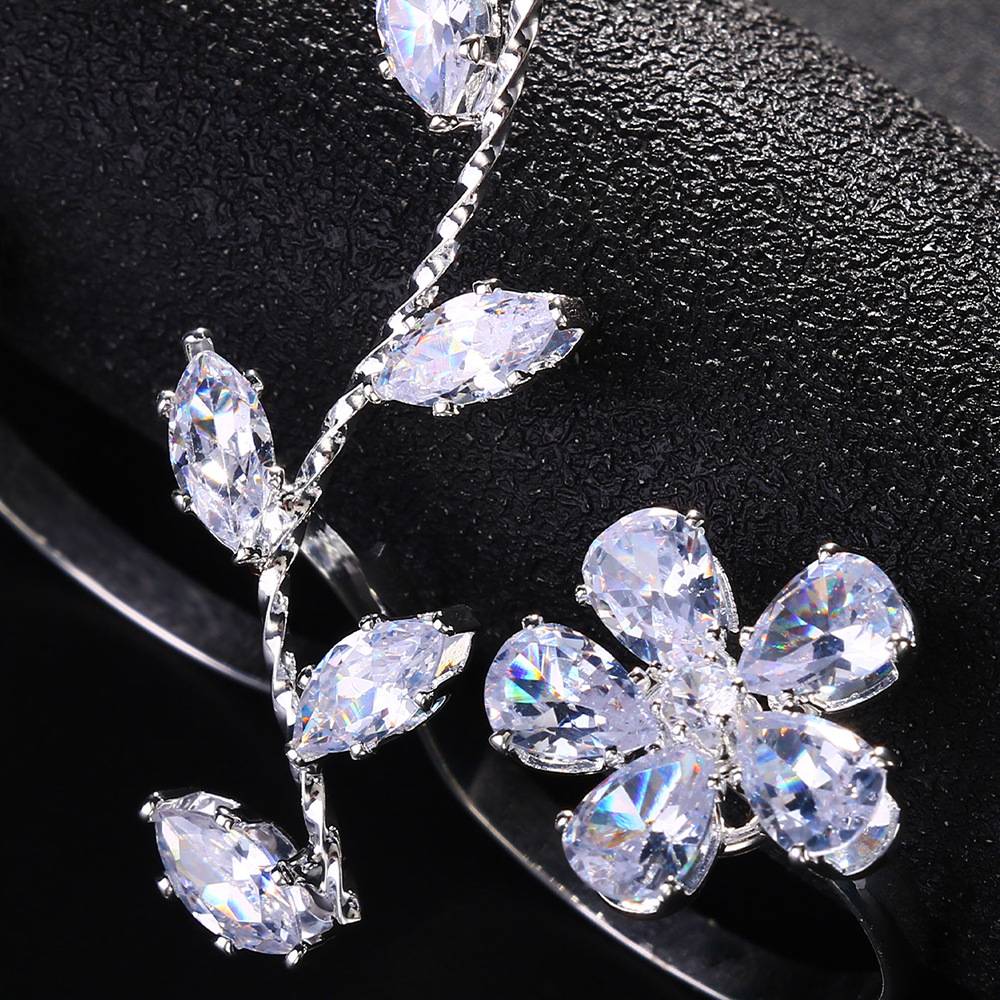 Cross -border new leaf ring Women's light luxury high -level sense ring open vermiculite hand ornaments RINGS