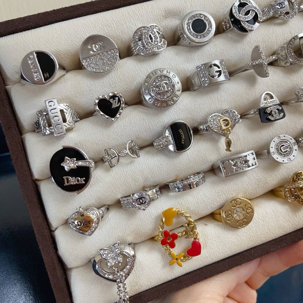 ② South Korea ’s purchasing inventory lonely loses money out of the murmured Xiaoxiang logo letter fingers ringing ring ring