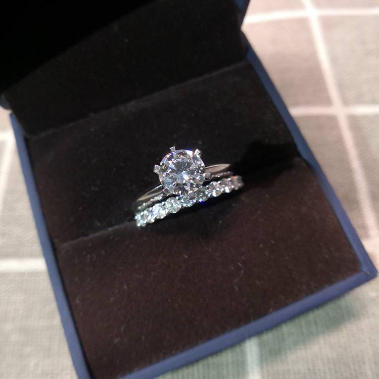 18K gold, one carat classic T home six -claw diamond ring with row of diamond G VS1 3EX