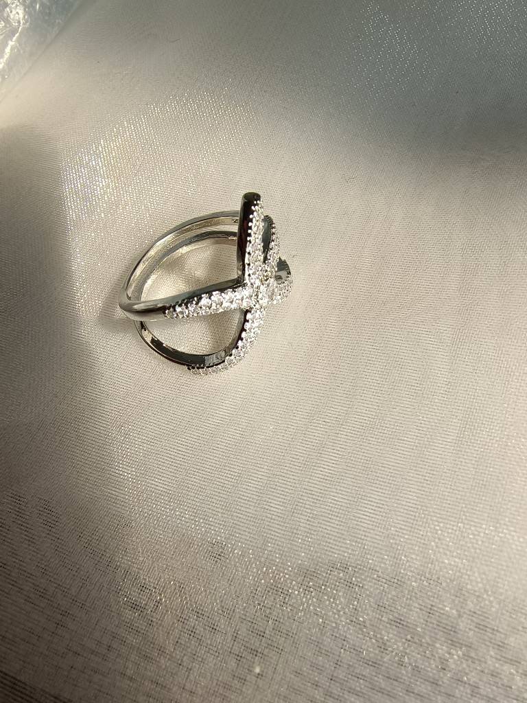A seven -one love without decorative jewelry alloy plating platinum diamonds inlaid starfish ring