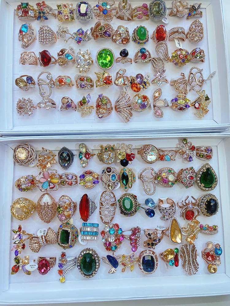 Retro old color inlaid diamond crystal geometric rings Female fashion and color inlaid vermiculite flower finger ring