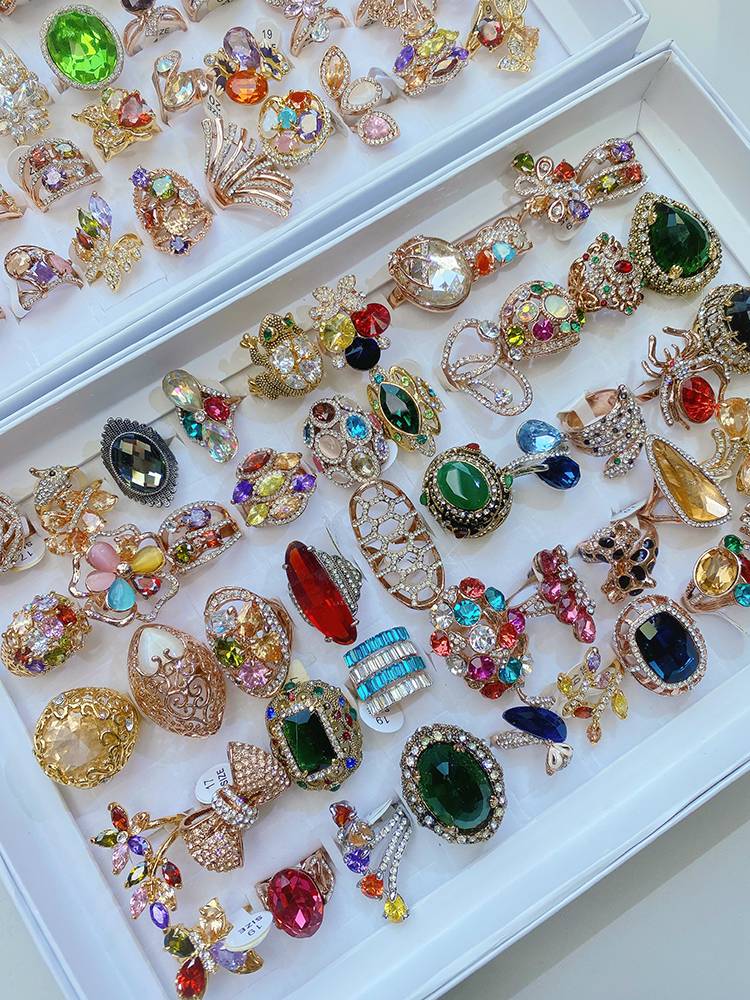 Retro old color inlaid diamond crystal geometric rings Female fashion and color inlaid vermiculite flower finger ring