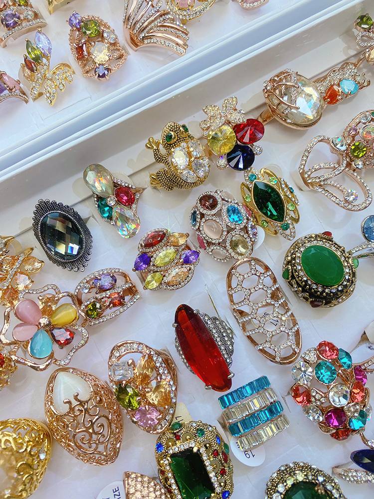 Retro old color inlaid diamond crystal geometric rings Female fashion and color inlaid vermiculite flower finger ring
