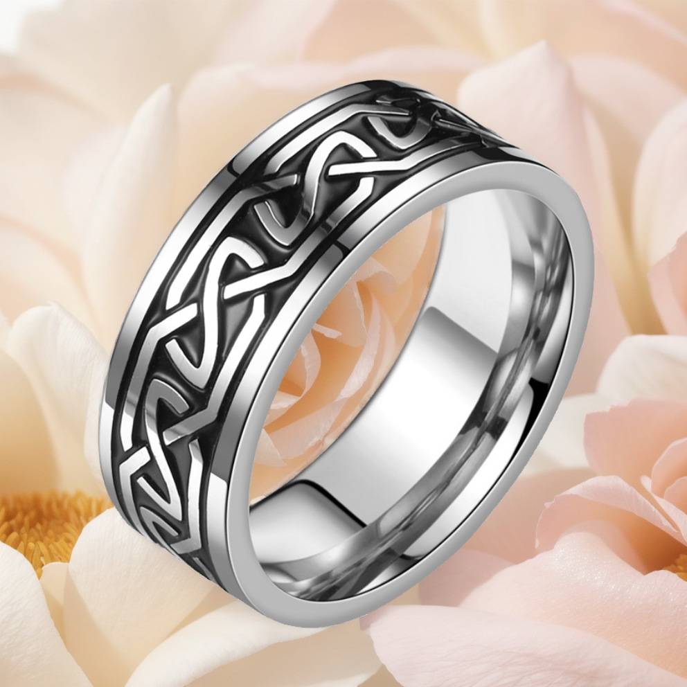 Spot hot -selling corrosion smeard titanium steel ring boys explosion in Europe and America