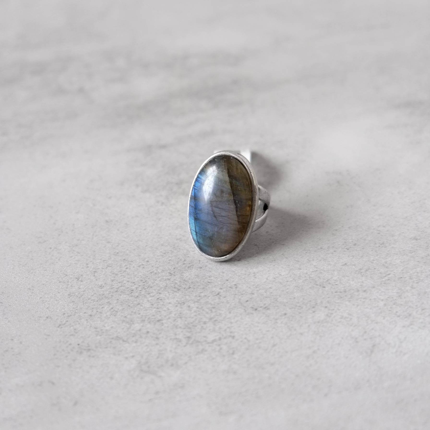 Retro old silver inlaid natural stretch stone exaggerated rings/jewelry