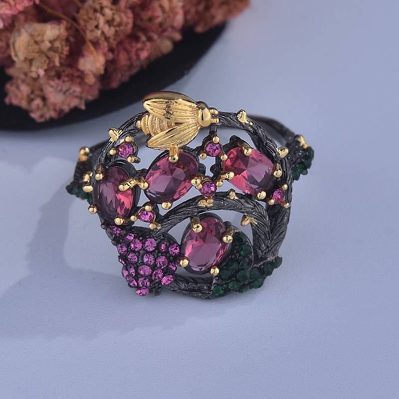 Zhenrong Ali Sales Amazon's new bee ring European and American Gothic style ruby black gun ring
