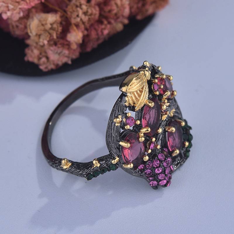 Zhenrong Ali Sales Amazon's new bee ring European and American Gothic style ruby black gun ring