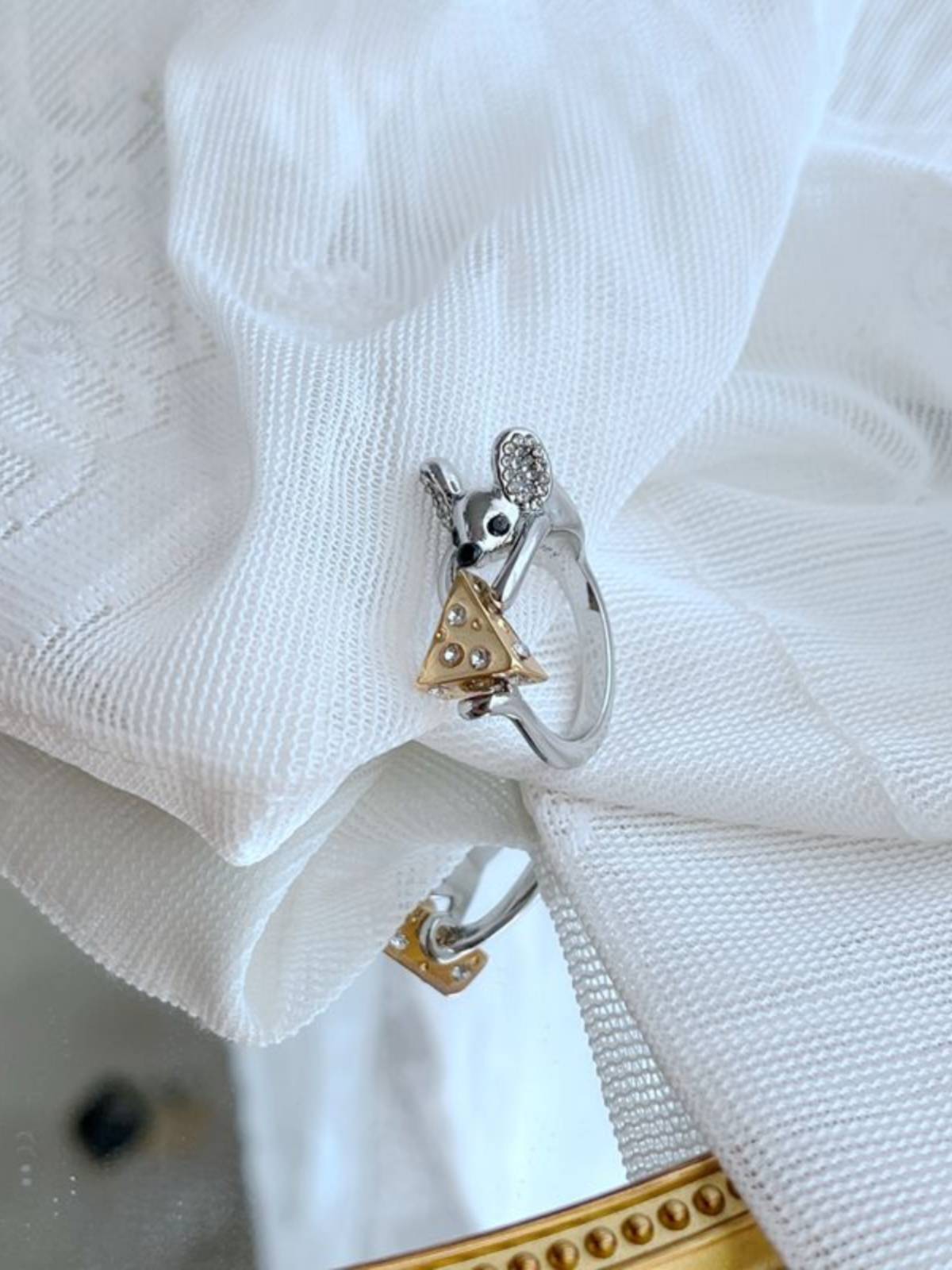 Korean version of fashion light luxury, cute niche design ins, minimal mouse steal cheese metal ring