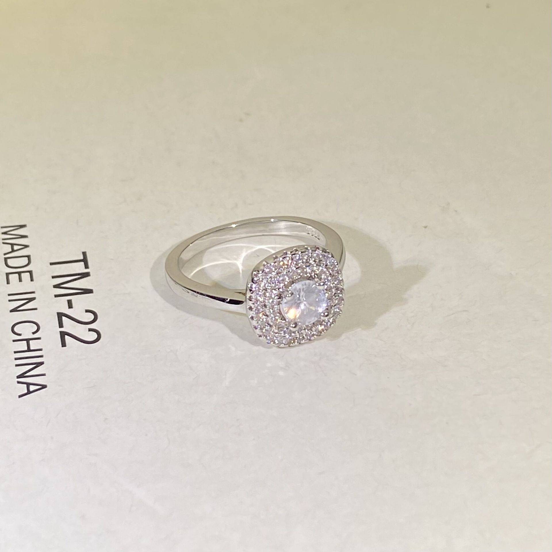Cross -border European and American ring micro -inlaid silver rings Female electroplated platinum luxury simulation diamond ring