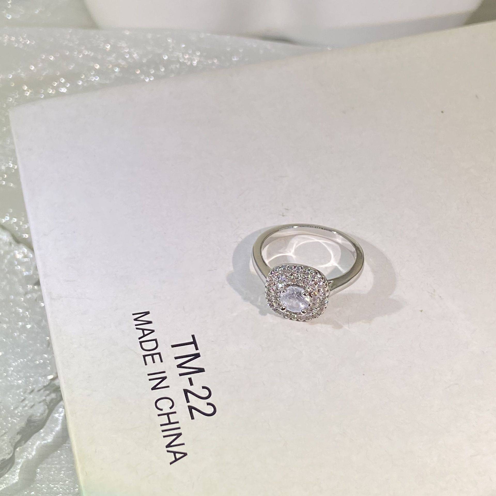 Cross -border European and American ring micro -inlaid silver rings Female electroplated platinum luxury simulation diamond ring