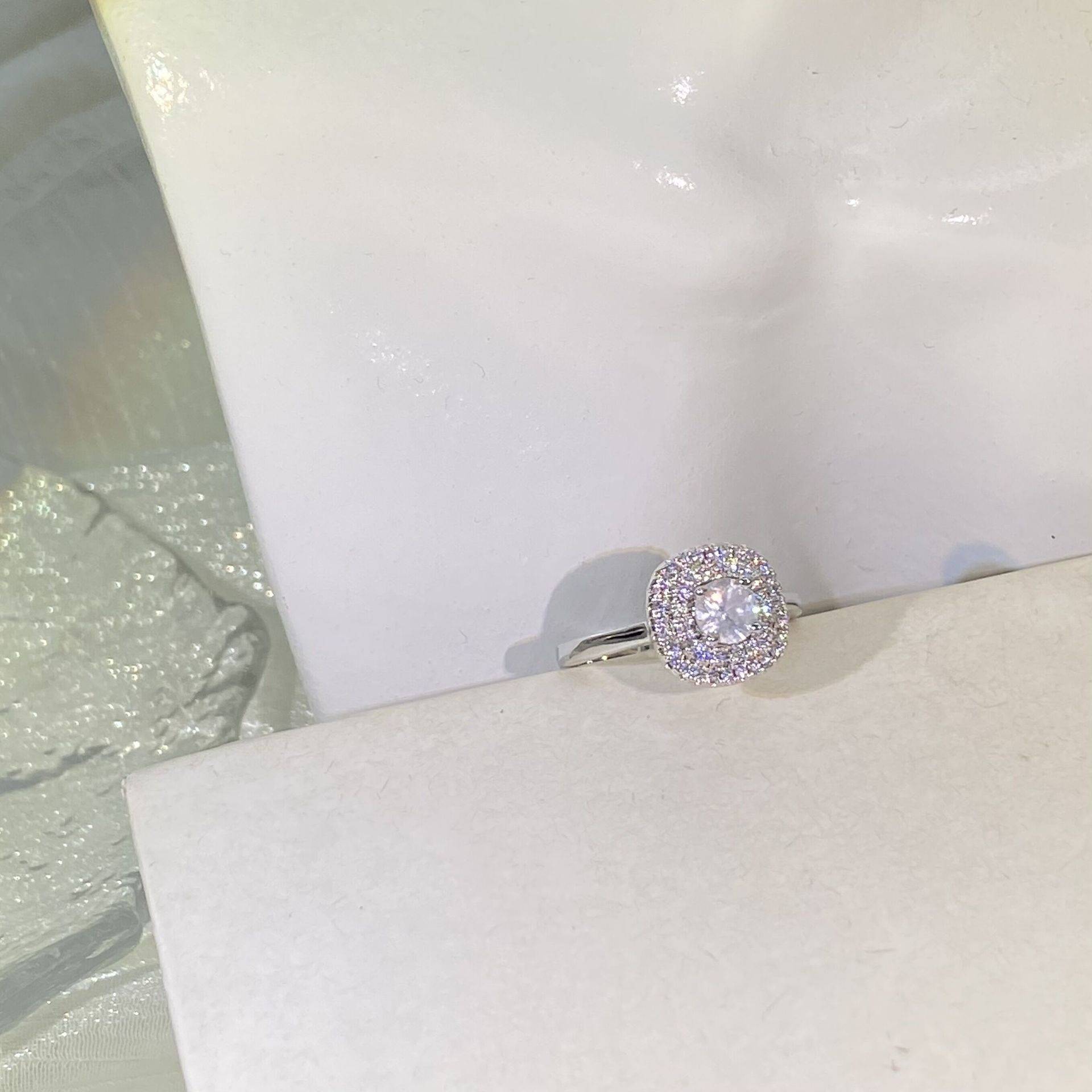Cross -border European and American ring micro -inlaid silver rings Female electroplated platinum luxury simulation diamond ring
