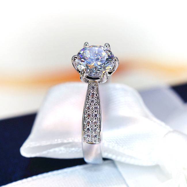 Cross -mirror Classic Six -Claw Ring Plated Plated Planted Waternuts Super Sona Diamond Ring European and American Luxury Jewelry