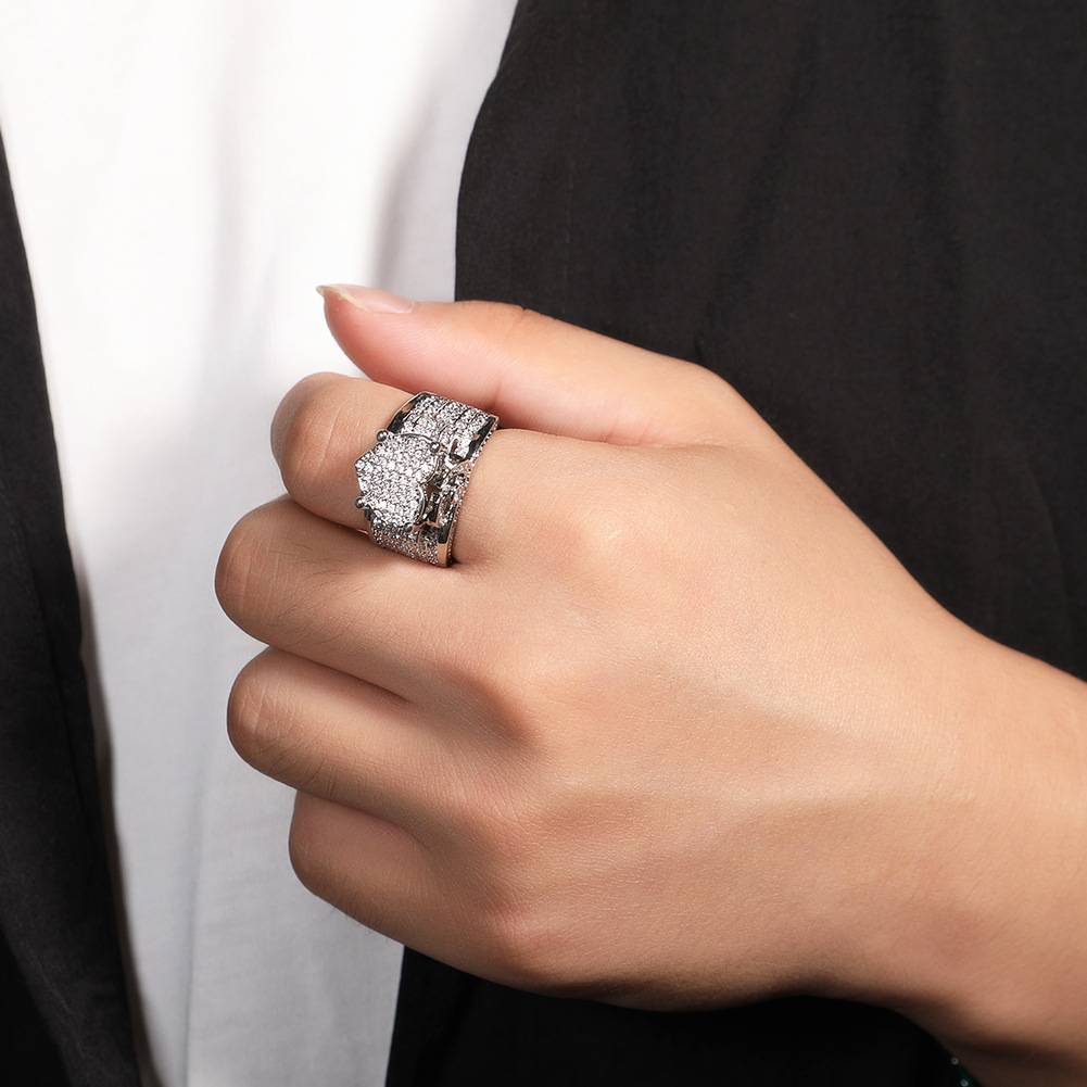 European and American hip -hop style micro -inlaid vermiculite love ring heavy workers design full of drilling retro ring trend new jewelry