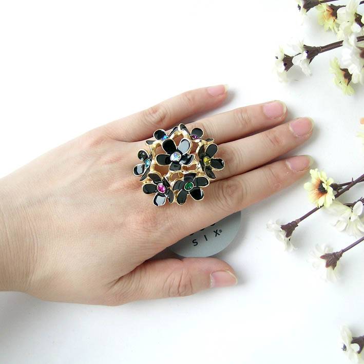 Original single personality elegant seven black flower ring/ring (special offer)