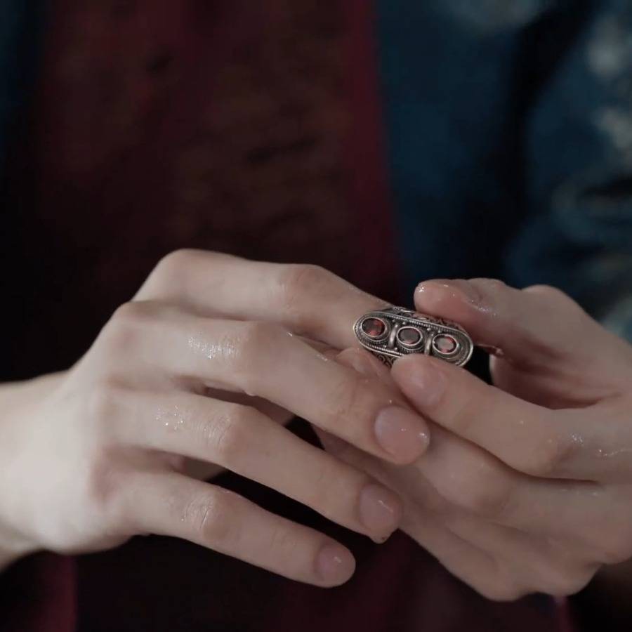 Nepalese retro ancient Qing Yu Ying Yueyan two princes' same ring hollow inlaid inlaid garnet ring ring men's and women's opening