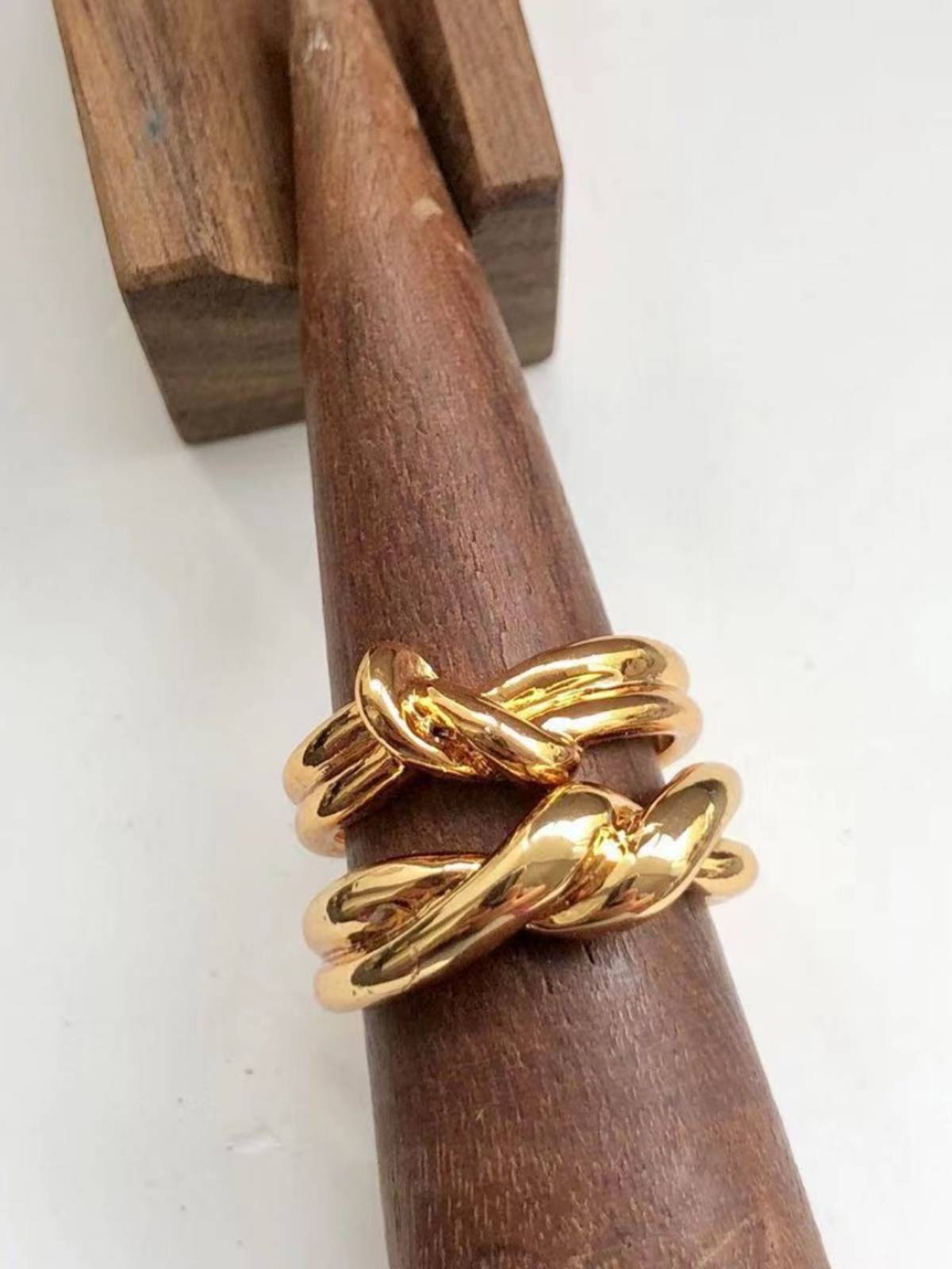 Six or six exports, Spanish MNG MNG knot twist gold, European and American fashion versatile rings