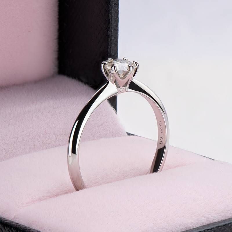 Shenzhen Xujia Jewelry Power Factory Hot Selling Genuine D -color Mossian Stone Ring 0.5 carat classic six claws