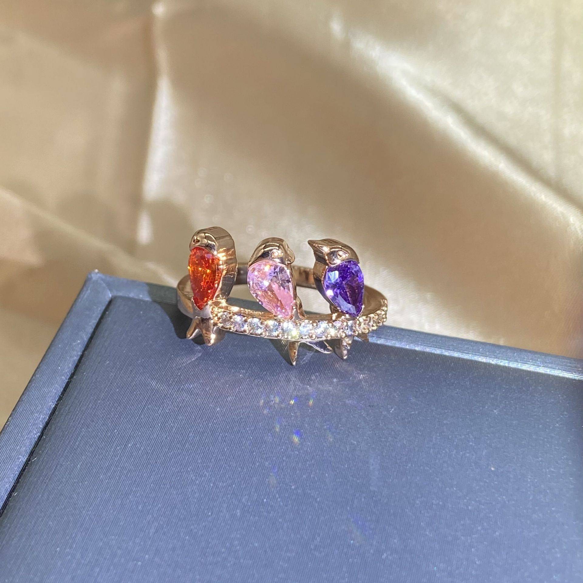 European and American cross -border hand decoration Bird color stone hand inlaid flower animal ring