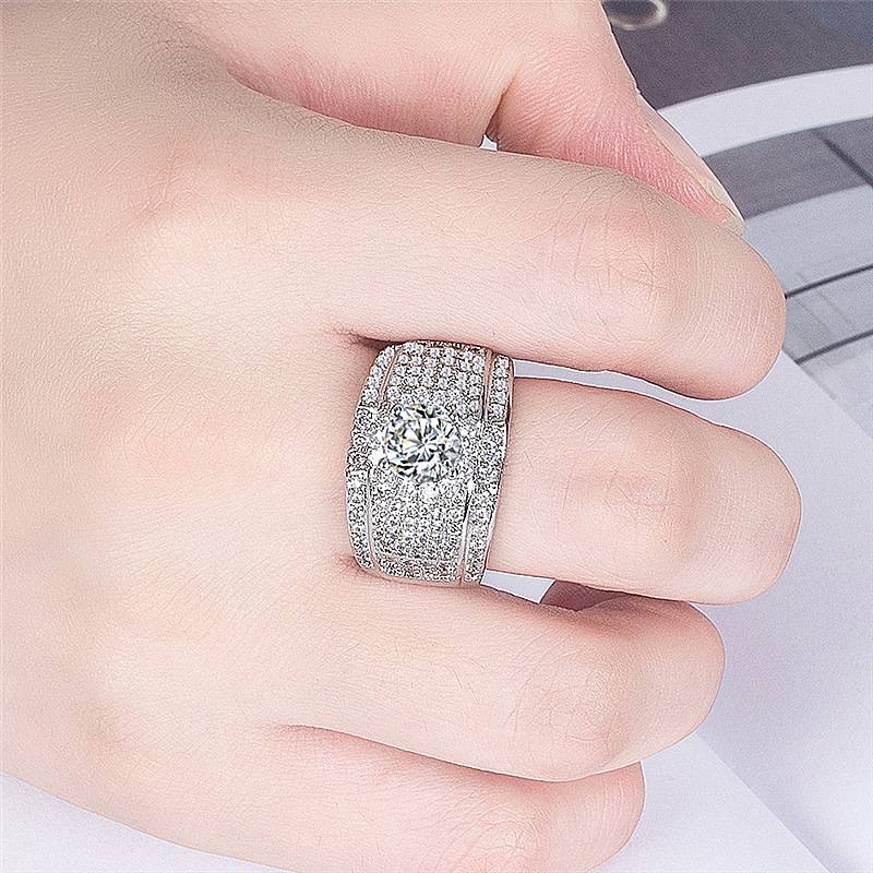 WISH hot -selling cross -border luxury group is full of drilling men's rings luxury European and American silver rings