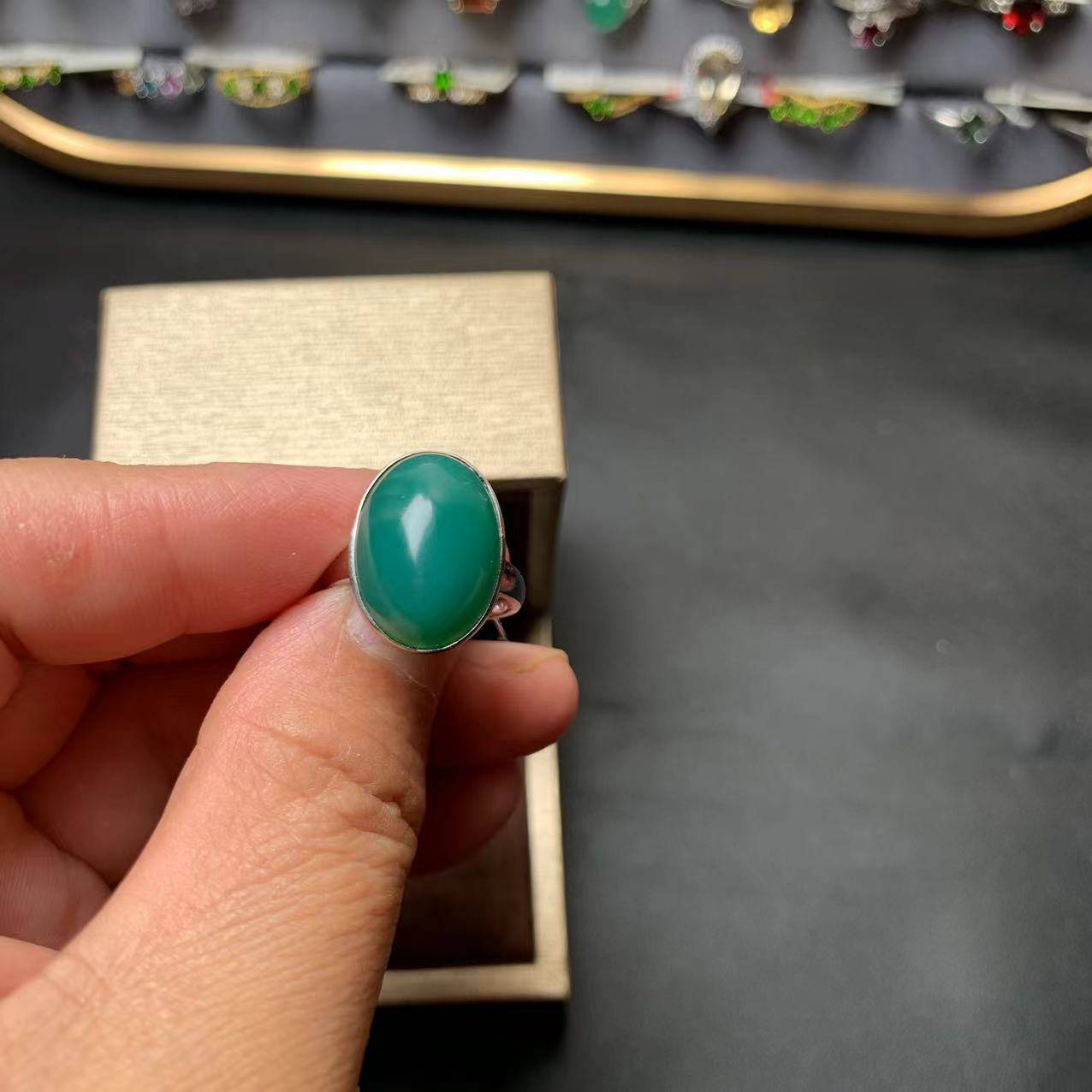 Single exit Single natural green chalcedony ring big table s925 silver fine worker inlaid