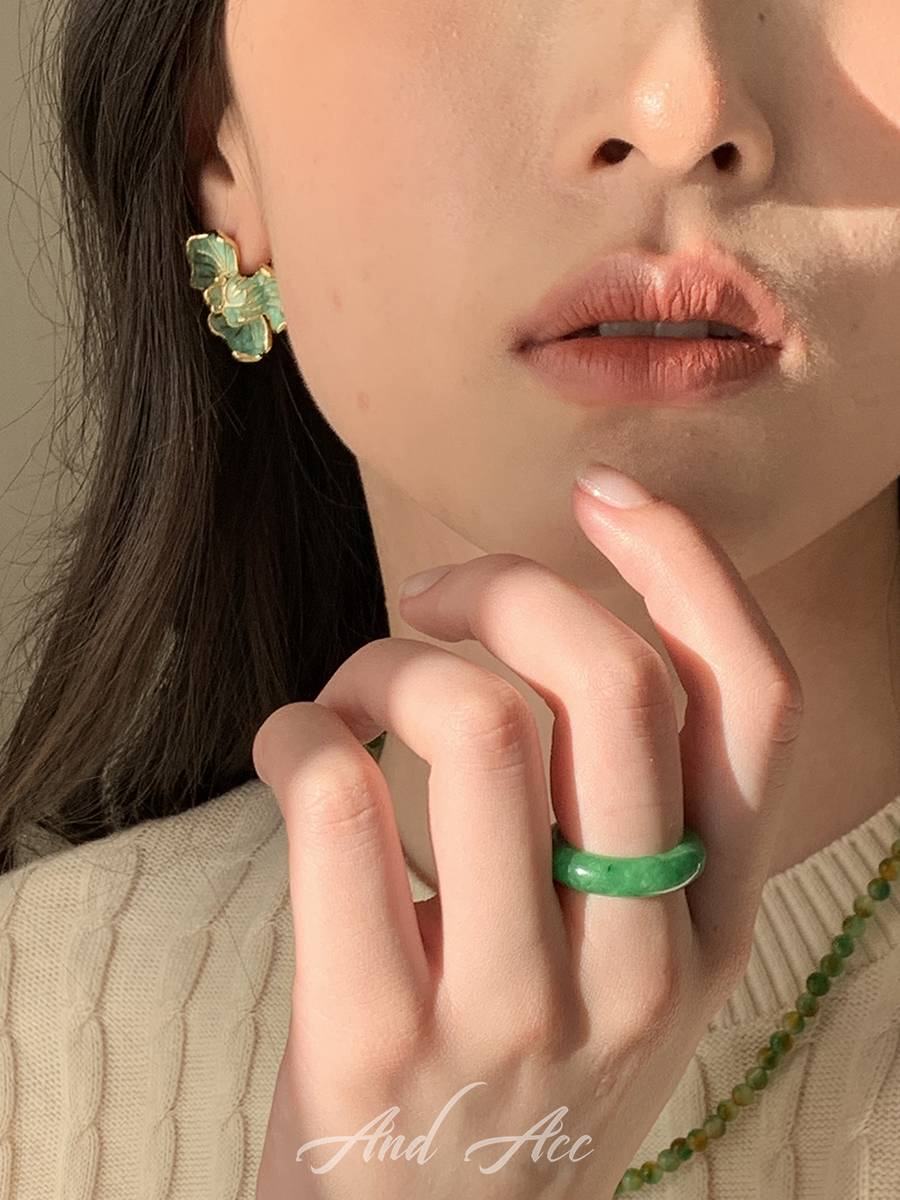 And acc feedback price Emerald color green dry green ring stacked temperament retro niche senior ring female